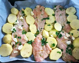 Foto del paso 2 de la receta: Pechuga de pollo con patatas al horno
