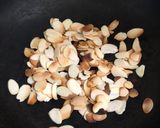 Hình bước làm 5 của món Chè Khúc Bạch Hạnh Nhân