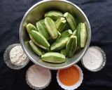 A picture of step 1 of Yogurt Pointed Gourd Curry.