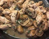 Foto del passaggio 3 della ricetta Pollo ai funghi