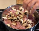 Foto del paso 2 de la receta Pavo estofado con champiñones