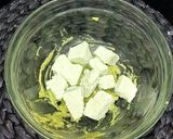 A picture of step 2 of Avocado milkshake.