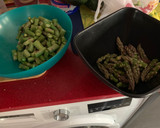 Foto del paso 3 de la receta: Crema de calabacín y espárragos verdes en Thermomix y salmón asado