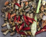 Foto langkah ke 3 dari resep Kerang kuah santan.