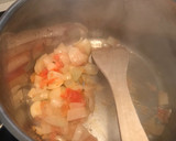 Foto del paso 2 de la receta: Guiso de alubias con pan frito