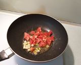 Foto langkah ke 2 dari resep Telor masak tomat.