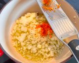 Foto del paso 1 de la receta Calabacines rellenos y arroz a la cúrcuma fresca