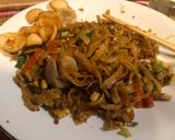 Foto langkah ke 4 dari resep Mie Kwetiaw (Mie Telor) Goreng (Simpel ala Anak Kos).