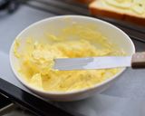 蒜香奶油起司烤土司（水波爐限定版）的食譜步驟1照片