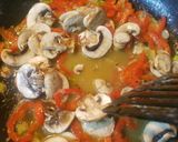 Foto del paso 4 de la receta: Filete de pescado con champiñones, papa cocida y brócoli