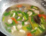Foto langkah ke 5 dari resep Soup Filet Ikan Tengiri.