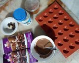 Une image de l'étape 2 de Chocolat fourré caramel noisettes ☕.