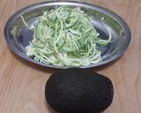 Pas rețetă Spaghetti de bostănel cu cremă de avocado și fistic 1 fotografie