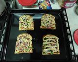 A picture of step 3 of Bread Pizza.