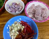 รูปขั้นตอนการทำที่ 1 ของ แกงอ่อมหมูใส่ผักหวาน