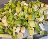 Une image de l'étape 2 de Fondue de poireaux à l'ail, oignon, crème et épices.