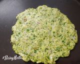 A picture of step 4 of Spinach Thalipeeth.