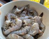 Foto langkah ke 1 dari resep Tumis Udang Nanas Asam Manis.