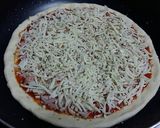 Foto del paso 7 de la receta: Pizza crujiente en sartén 🍕