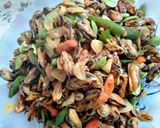 Foto langkah ke 6 dari resep Oseng kerang cabe ijo pete.