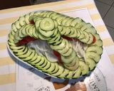 Une image de l'étape 6 de Salade de tomates grappe et concombre Noa à l oignon blanc d Italie et aromates de la mer.