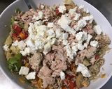 Une image de l'étape 12 de Salade de riz au thon, légumes et feta sauce truffée.
