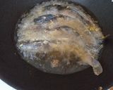 Foto langkah ke 5 dari resep Lele goreng (ANTI LENGKET) tips goreng lele anti lengket.
