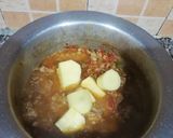 A picture of step 5 of Aloo qeema.