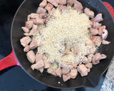 Foto del paso 4 de la receta: Arroz al horno de carne de pavo en sartén de hierro