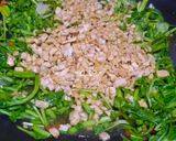 Foto langkah ke 5 dari resep Tumis Tempe Selada Air.