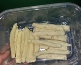 Foto langkah ke 3 dari resep Cheesy fries (stick kentang keju).