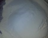 A picture of step 2 of Sandwich cake.