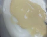 A picture of step 3 of Fruits yoghurt parfait.
