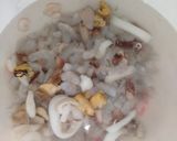 A picture of step 3 of Seafood Soup (Sopa Marinera).