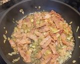 Foto del paso 4 de la receta Pasta en salsa de espárragos verdes, con bacon y cebolla