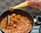 A picture of step 11 of Muttor paneer with laccha paratha.