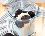 A picture of step 1 of Oreo Milkshake.