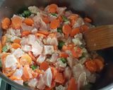 Tárkonyos csirkeraguleves burgonyagombóccal recept fázis 1 fotója