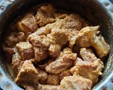A picture of step 1 of Jatretil mutton gravy masala (jatra food).