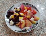 Une image de l'étape 11 de Salade de pomme de terre betterave, tomate et œufs durs 🥗.