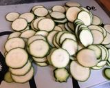 Une image de l'étape 1 de Gratin de courgettes au fromage frais,bouillon de chevreau et parmesan.