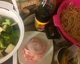 รูปขั้นตอนการทำที่ 1 ของ ผัดสปาเกตตีเขียวหวานไก่
