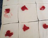 Foto langkah ke 2 dari resep Pastry Choco Strawberry.