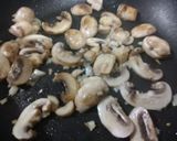Foto del paso 1 de la receta: Tallarines con salsa de champiñones y alcaparras, que tul?