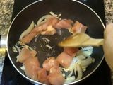 อกไก่ผัดน้ำพริกเผา อร่อยไม่แพ้ผัดกะเพรา แต่เราไม่ค่อยได้นึกถึง