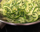 Foto del paso 2 de la receta: Tallarines con calabacín