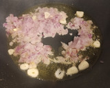 Foto del paso 1 de la receta: Merluza con coquinas en salsa verde