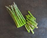 Foto del passaggio 1 della ricetta Asparagi Fritti con Salsa di Uova Prezzemolo e Senape