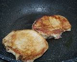 A picture of step 3 of Chinese Style Onion Pork Chop with sweet soya sauce甜豉油洋蔥豬扒.