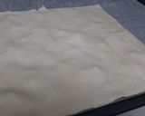 Foto del paso 4 de la receta: Coca de hojaldre rellena de chocolate blanco